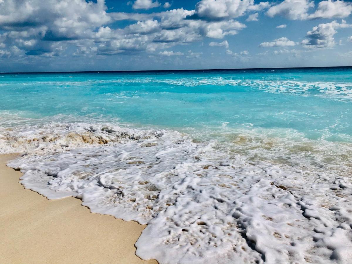 Solymar Beach Condos Cancún Exteriör bild