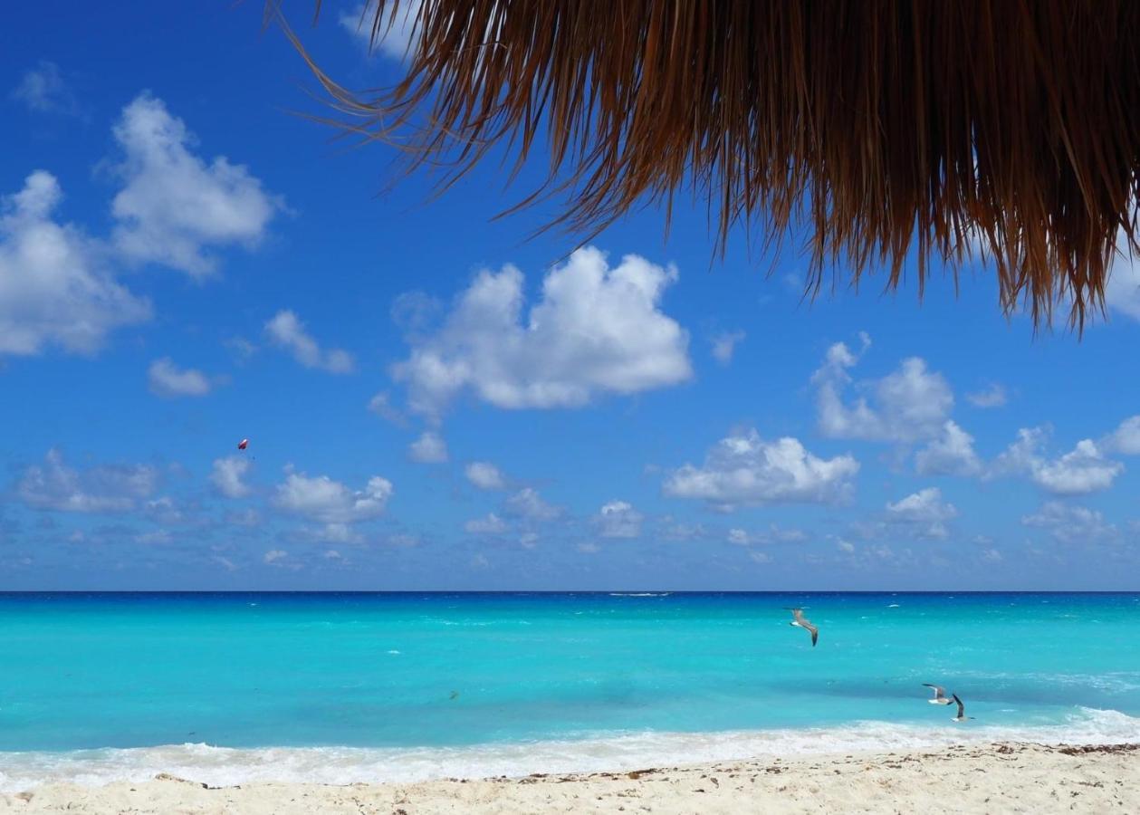 Solymar Beach Condos Cancún Exteriör bild