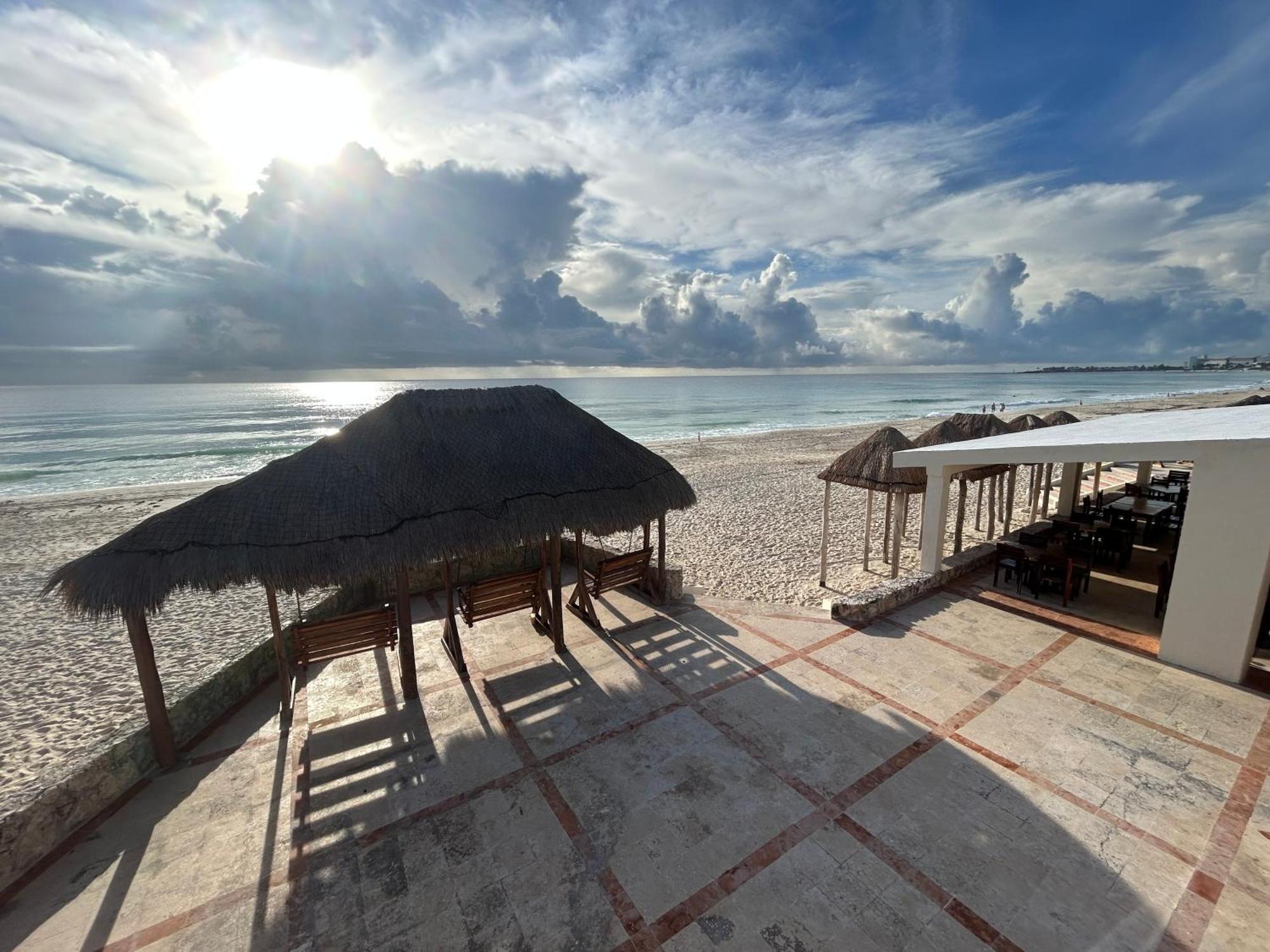 Solymar Beach Condos Cancún Exteriör bild