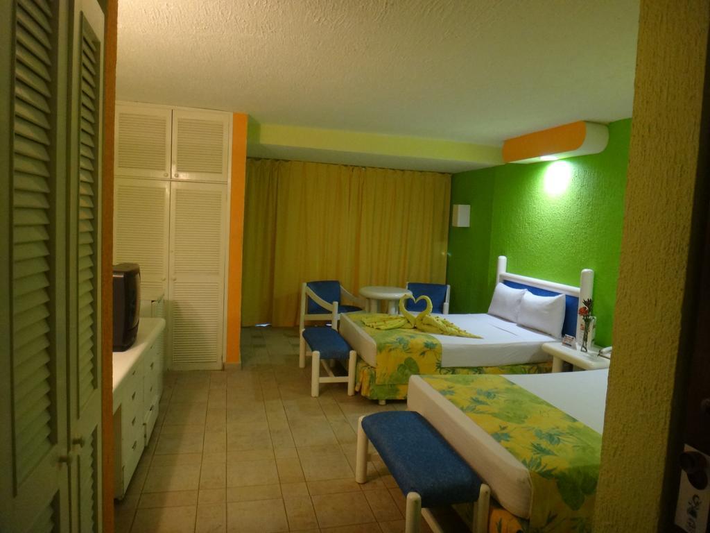 Solymar Beach Condos Cancún Exteriör bild