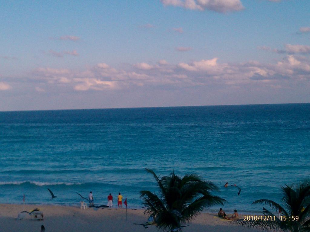 Solymar Beach Condos Cancún Exteriör bild